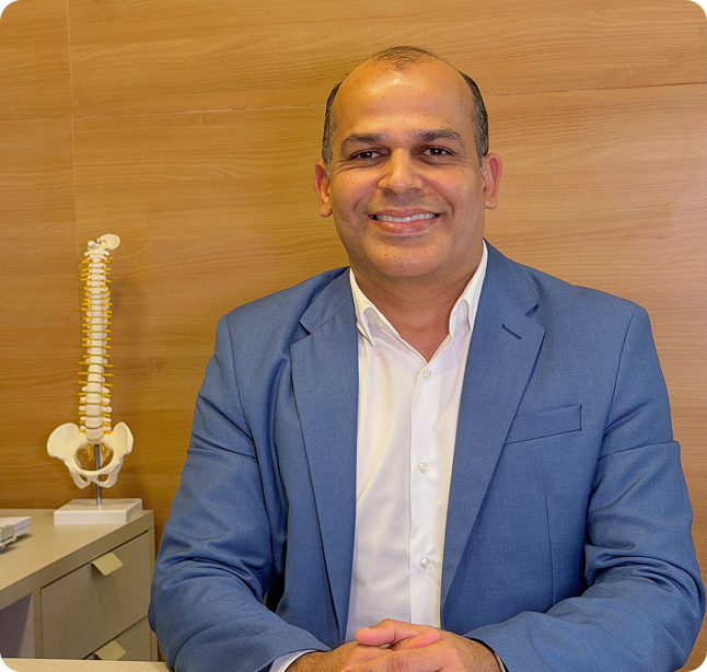 Dr. Deoclides em seu consultório